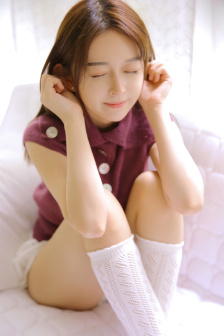 男生如果坐着突然翘起二郎腿